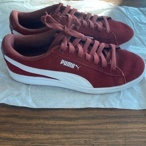 21:08  Puma Suede Sneakers